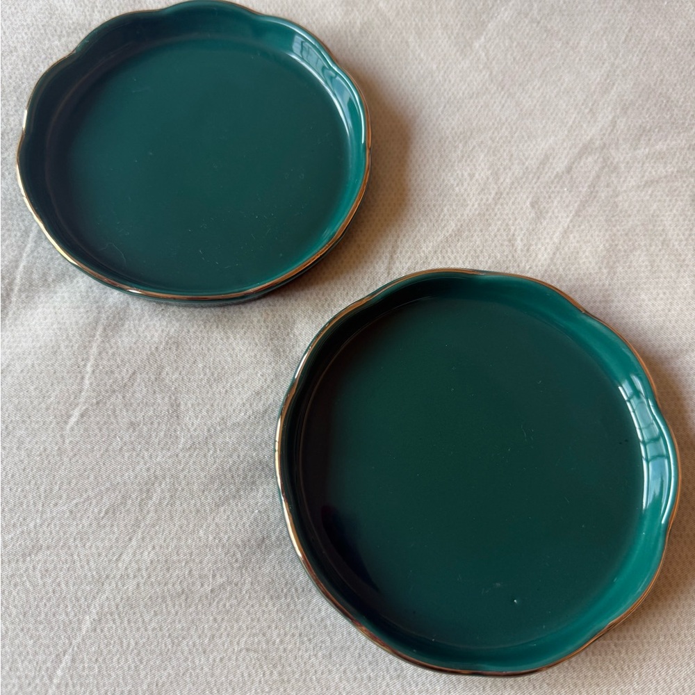 2 Elegant Green Ceramic Plates